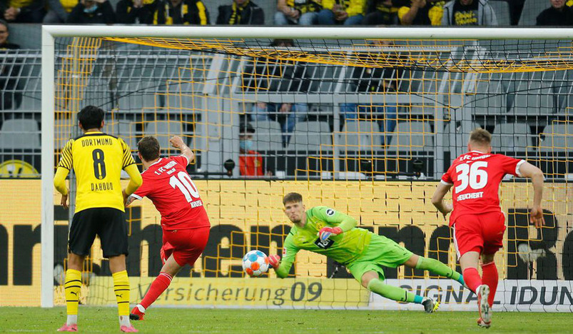 Max Kruse scores their first goal from the penalty